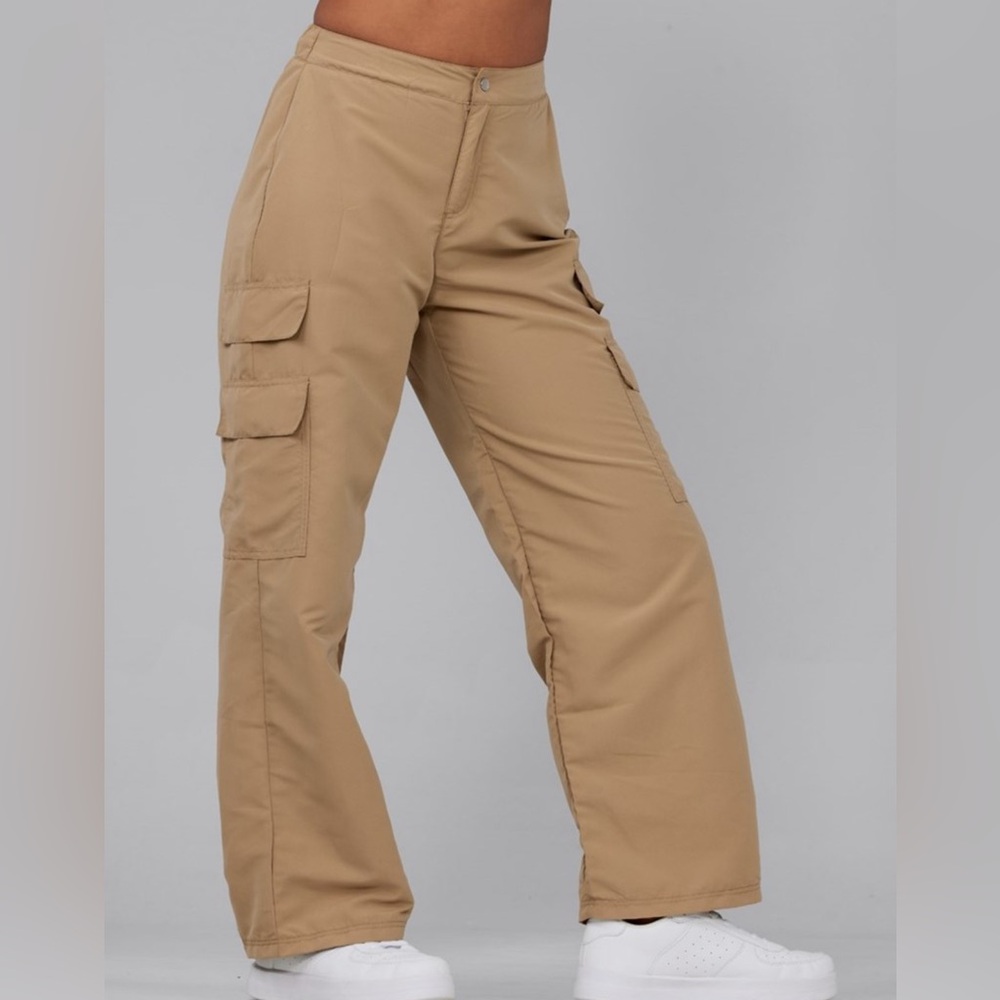 Mid-Rise Wide Leg Cargo Pants